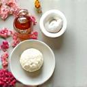 Ingrédients pour cosmétiques maison: fleurs sèches, huiles, pots