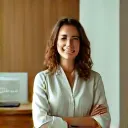 Photo de notre hôtesse d'accueil souriante